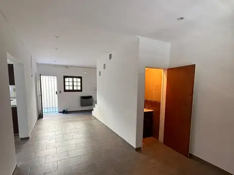 Casa en Alquiler con 1 cochera