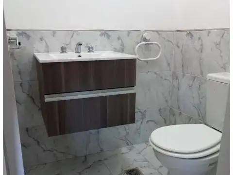 EXCELENTE DEPARTAMENTO DE 4 AMB.-DOS BAÑOS  RECICLADO A NUEV