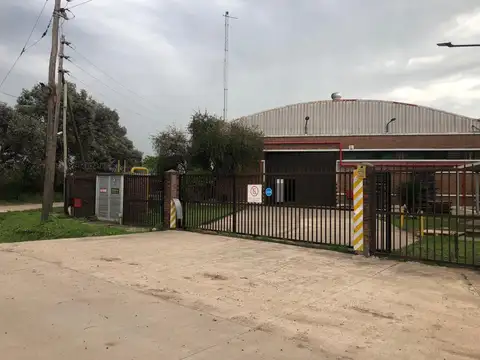 Excelente Depósito en Alquiler en Garin