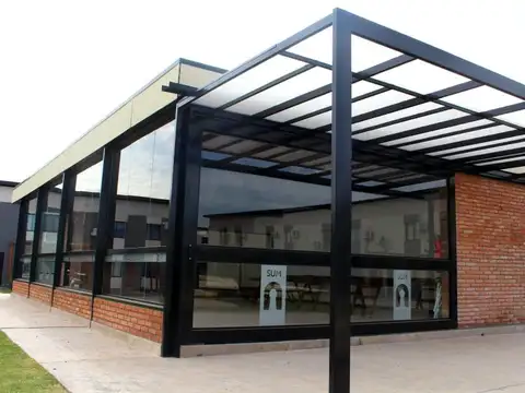 Casa en Alquiler con 1 cochera