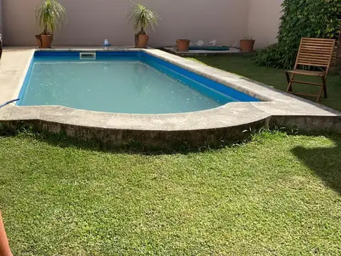 Casa 4 ambientes con 2 baños