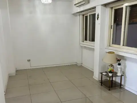 Av Gaona 1200, Piso 1