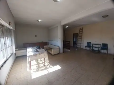 VENTA PH 4 AMB CON GALPON DEPOSITO QUILMES OESTE