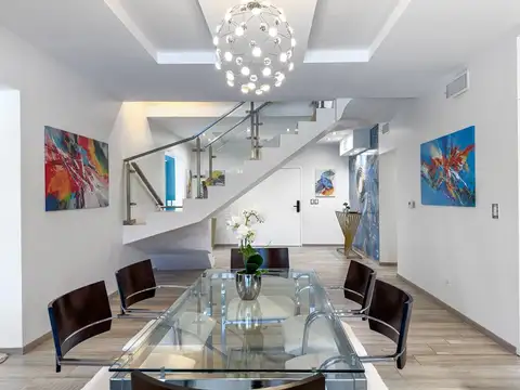 Casa 6 ambientes con 4 baños