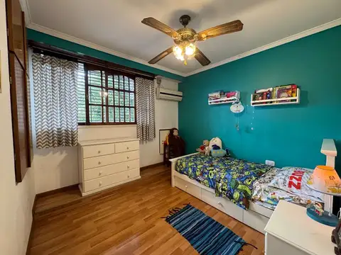LUZURIAGA, CASA MULTIFAMILIAR EN VENTA 8 AMBIENTES