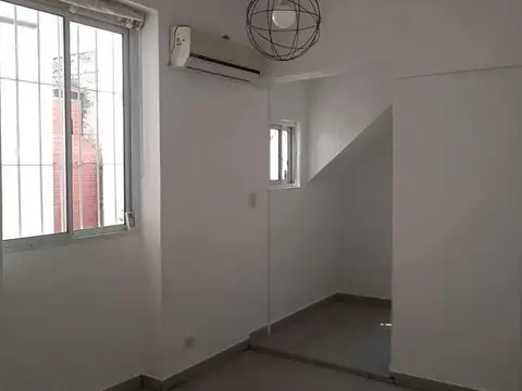 Depto Tipo Casa en Venta en Villa del Parque, USD 215.000