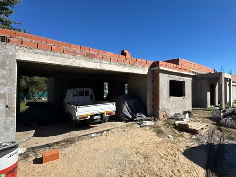 Casa en Venta con 3 cocheras