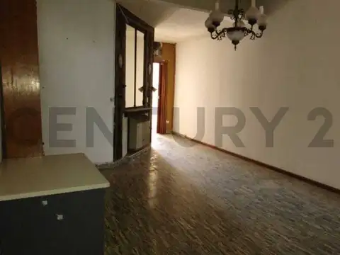 Casa 10 ambientes con 2 baños