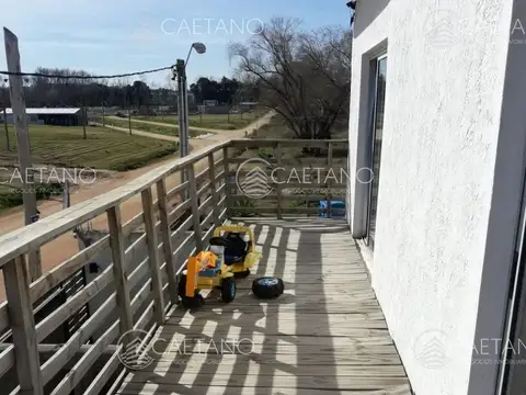 Casa 4 ambientes con 2 baños