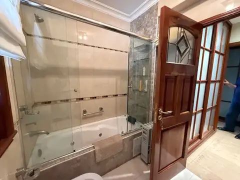 Casa en Venta con 5 cocheras