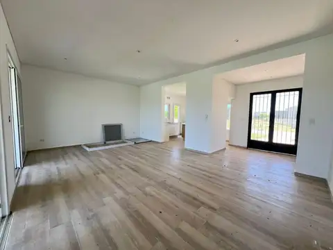Casa en Venta en Pilar del Este - San Ramon, USD 210.000