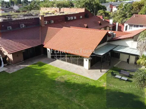 Salón en venta 10 ambientes en Ituzaingó