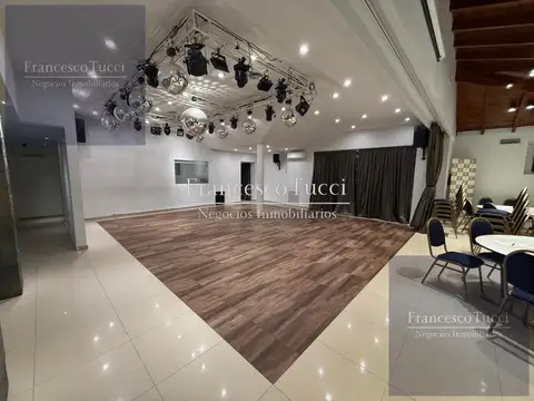 Salón en venta 10 ambientes en Ituzaingó