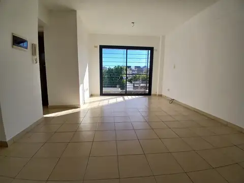 Departamento Dos Ambientes Con Cochera. Moron Norte