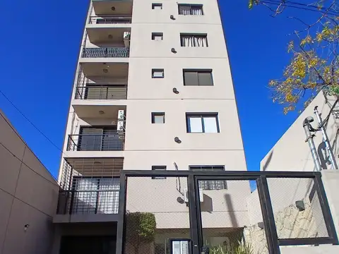 Departamento Dos Ambientes Con Cochera. Moron Norte
