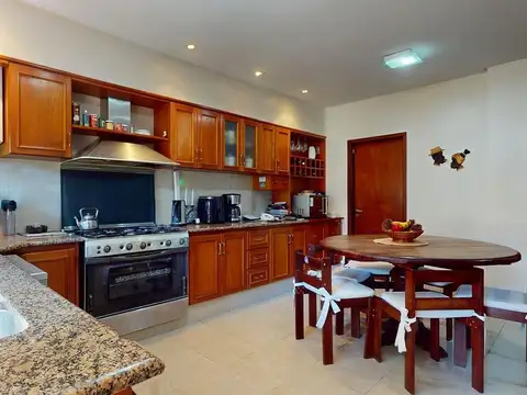 CASA EN VENTA RINGUELET 3 DORMITORIOS PILETA