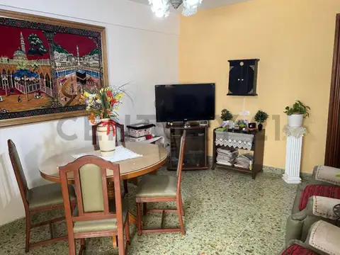 Mercedes 200, Piso 3