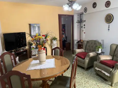 Venta departamento 3 Ambientes al Frente con Balcón y Lavadero 3° por escalera