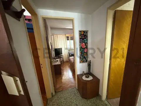 Mercedes 200, Piso 3