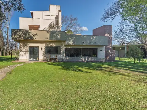 Casa en Venta con 2 cocheras