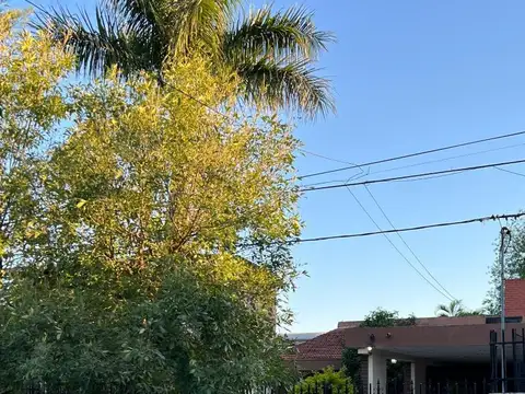 CASA EN VENTA - EXCELENTE UBICACION 