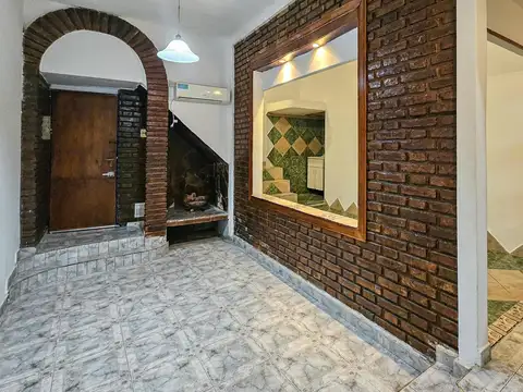 Casa de pasillo con 2 dormitorios, terraza y toda la onda