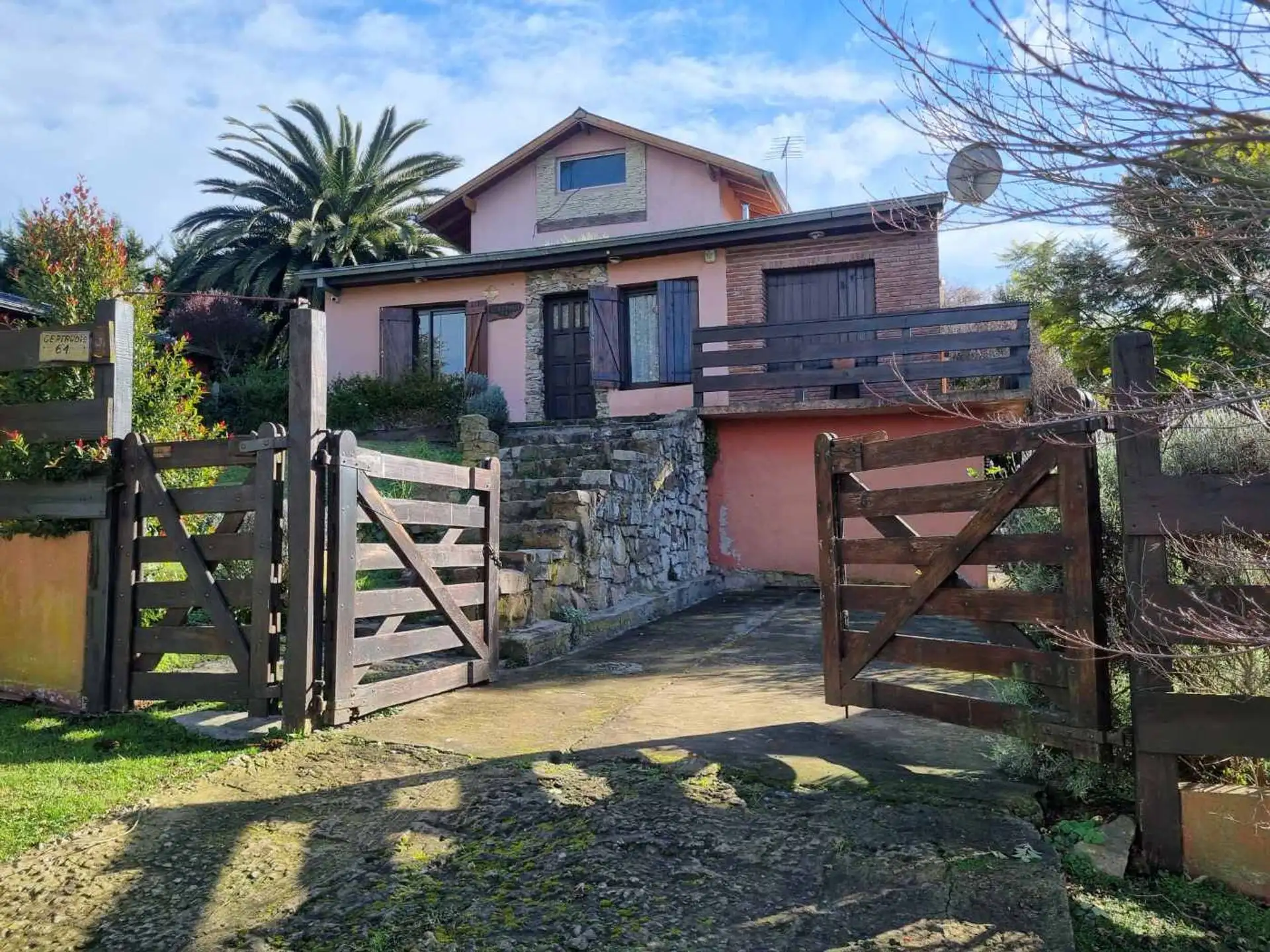 VENTA CASA 4 AMBIENTES SIERRA DE LOS PADRES