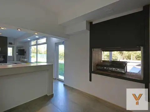 Casa 7 ambientes con 5 baños