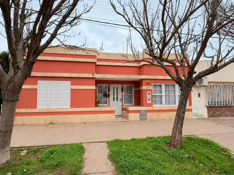 Venta Excepcional Casa Con Patio Las Parejas