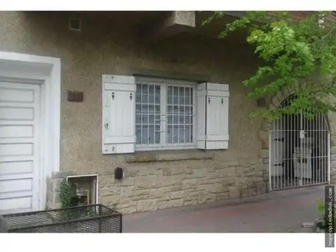   PH EN PLANTA BAJA DE 1 1/2  AMBIENTE CON PATIO