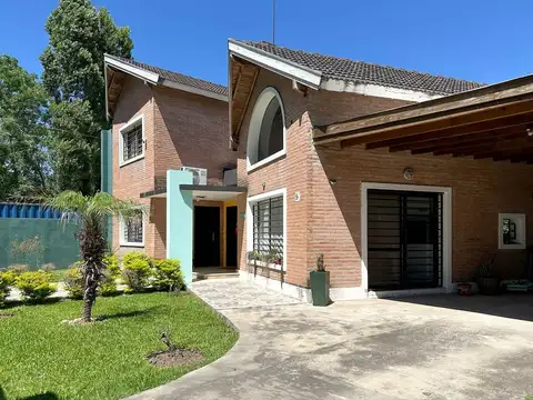 CASA EN VENTA ROBLES DEL MONARCA 5 AMB. IMPECABLE