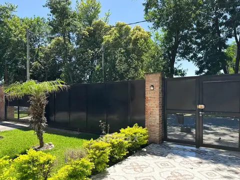 Casa en Venta con 2 cocheras