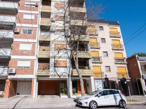 VENTA DEPTO  SEMIPISO 4 AMBIENTES VILLA DEVOTO CON 2 COCHERAS