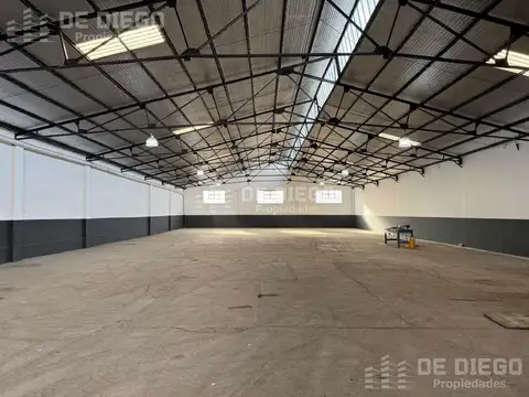 Alquiler deposito 872 m2 parque empresarial con seguridad Monte Grande Esteban Echeverria