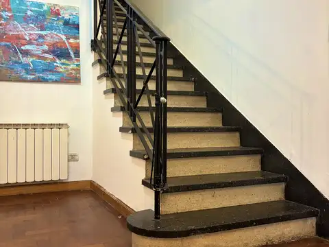 Casa 6 ambientes con 2 baños