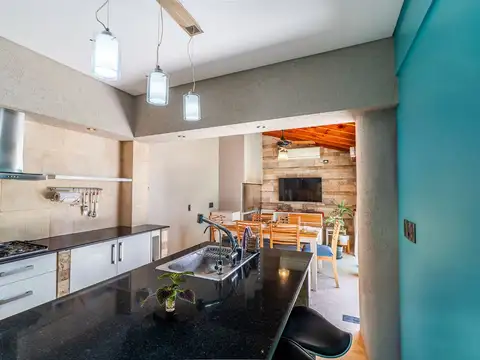 Casa 4 ambientes con 1 baño