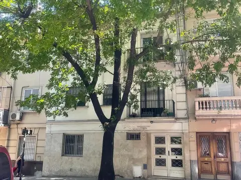 Venta departamento 4 ambientes con balcón, 2° piso por escalera