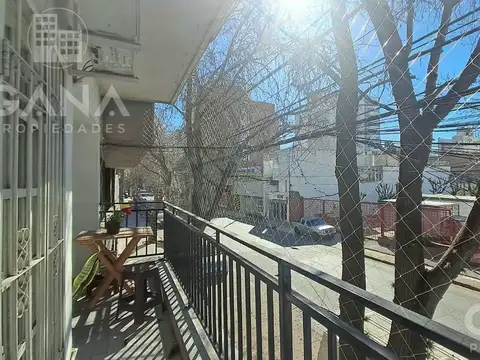 Venta Departamento en  Pichincha de 2 dormitorios balcon al frente.