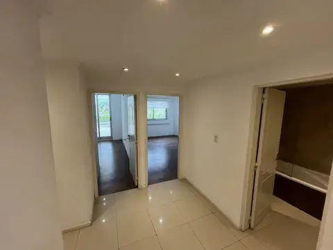 Departamento 8 ambientes con 2 baños