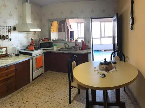 Casa 5 ambientes con 4 baños
