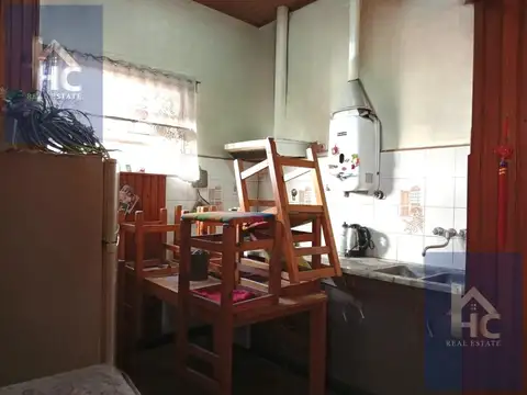 Casa 6 ambientes con 2 baños