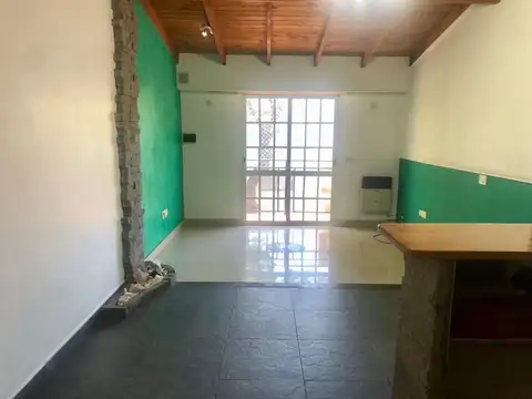 VENTA PH 2 AMBIENTES CON COCHERA Y PATIO EN LANUS