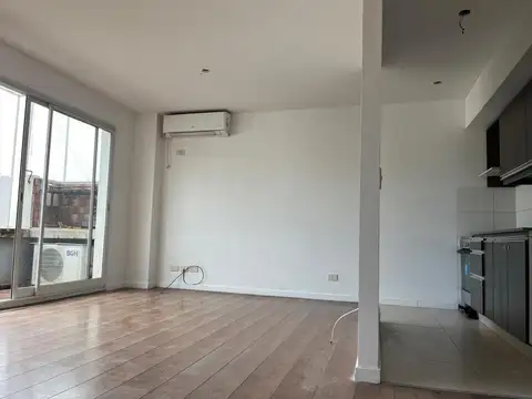 Padilla 1028 Duplex en piso alto. Muy luminoso.