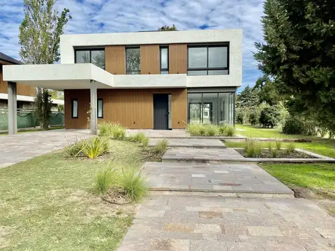 Lorenzo Cresmani  al 4600 Saint Thomas Este