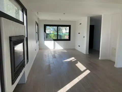 Casa 7 ambientes con 4 baños