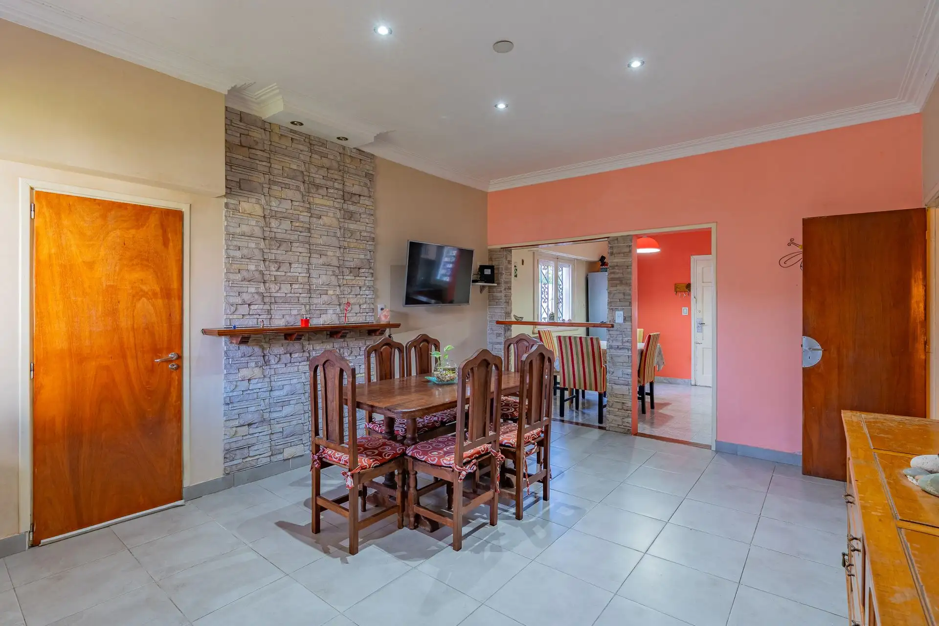 PH tipo casa al frente con jardín en Parque Luro