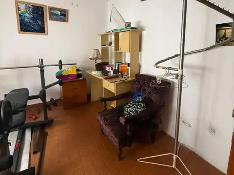 Casa 6 ambientes con 2 baños
