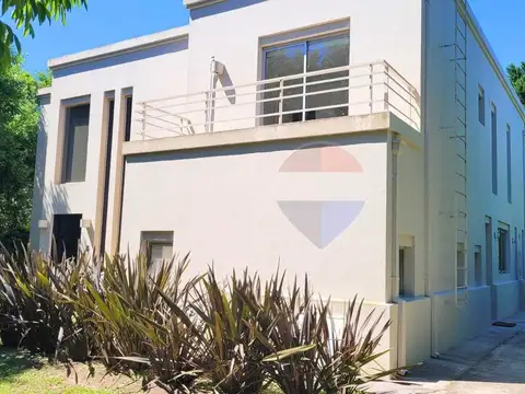 Casa 5 ambientes con 4 baños