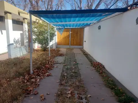 CASA EN ALQUILER (APTA USO COMERCIAL)PERITO MORENO