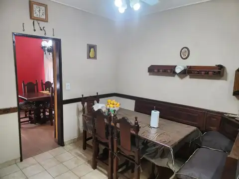 Casa 4 Ambientes En Lanús Oeste Con Cochera, Quincho Y Pilet